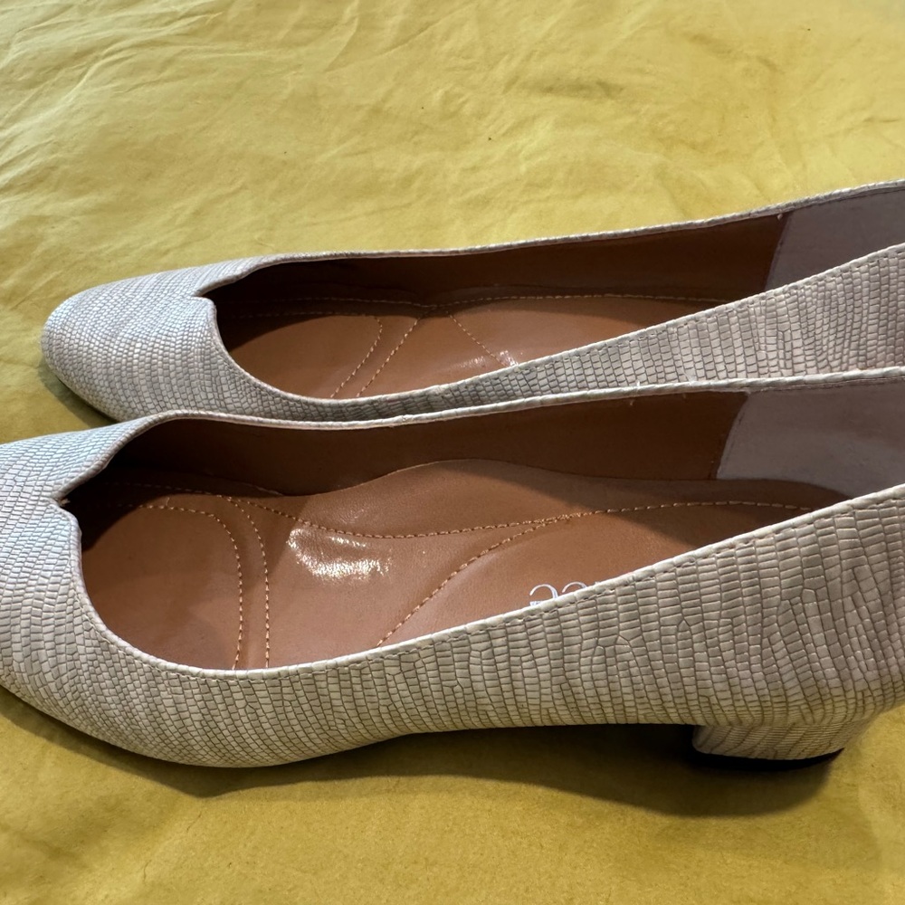 Cream Textured Flats with Rounded Toe